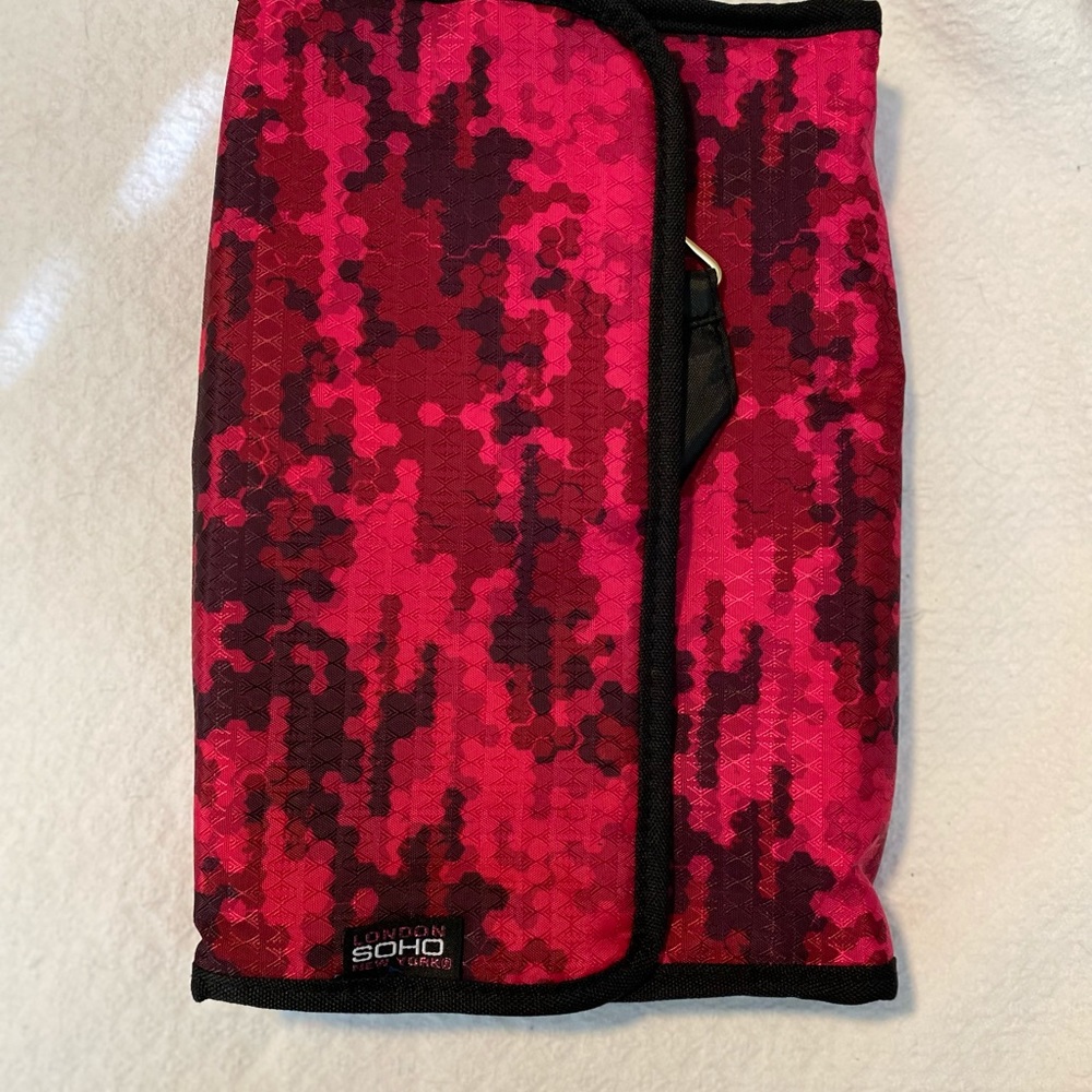 NWOT Hanging red & black cosmetics case